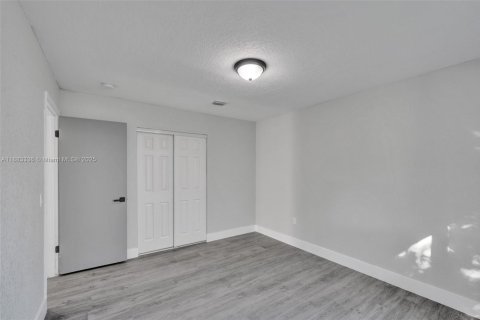 Villa ou maison à vendre à Pembroke Pines, Floride: 3 chambres, 144.93 m2 № 1929670 - photo 5