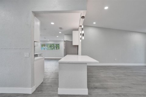 Villa ou maison à vendre à Pembroke Pines, Floride: 3 chambres, 144.93 m2 № 1929670 - photo 13