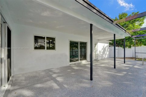 Casa en venta en Pembroke Pines, Florida, 3 dormitorios, 144.93 m2 № 1929670 - foto 29