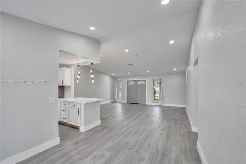 Villa ou maison à vendre à Pembroke Pines, Floride: 3 chambres, 144.93 m2 № 1929670 - photo 4