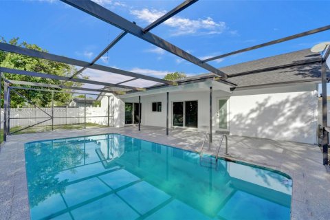 Villa ou maison à vendre à Pembroke Pines, Floride: 3 chambres, 144.93 m2 № 1929670 - photo 2