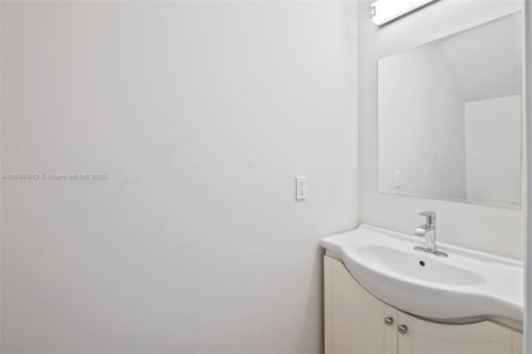 Touwnhouse à vendre à Doral, Floride: 2 chambres, 198.81 m2 № 1930405 - photo 8