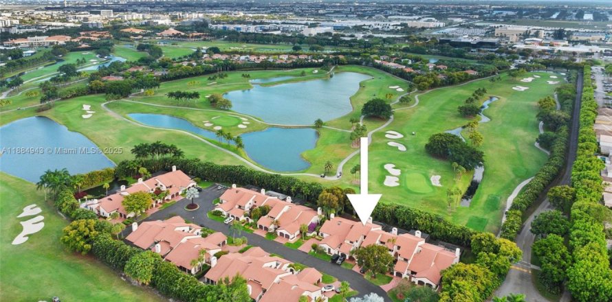 Touwnhouse à Doral, Floride 2 chambres, 198.81 m2 № 1930405