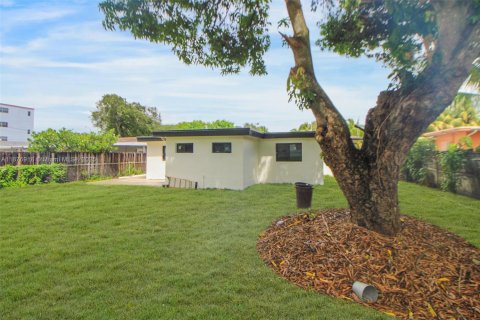 House in North Miami, Florida 5 bedrooms, 162.3 sq.m. № 1927297 - photo 16