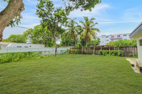 House in North Miami, Florida 5 bedrooms, 162.3 sq.m. № 1927297 - photo 13