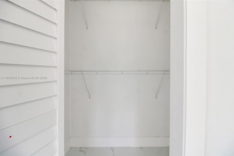 House in North Miami, Florida 5 bedrooms, 162.3 sq.m. № 1927297 - photo 26