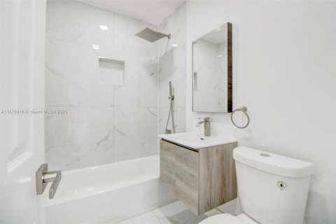 House in North Miami, Florida 5 bedrooms, 162.3 sq.m. № 1927297 - photo 23