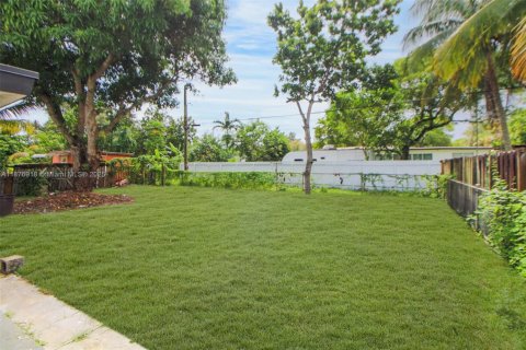 House in North Miami, Florida 5 bedrooms, 162.3 sq.m. № 1927297 - photo 19