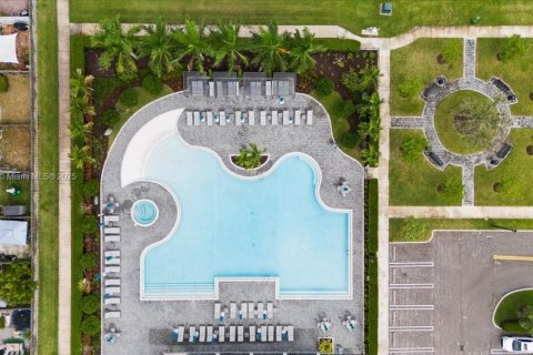 Снять в аренду таунхаус в Хомстед, Флорида 3 спальни, 129.41м2, № 1959446 - фото 21