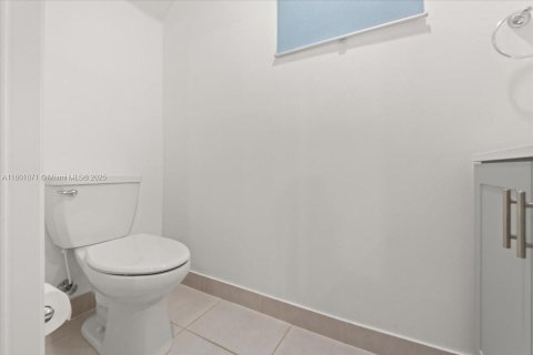 Снять в аренду таунхаус в Хомстед, Флорида 3 спальни, 129.41м2, № 1959446 - фото 9