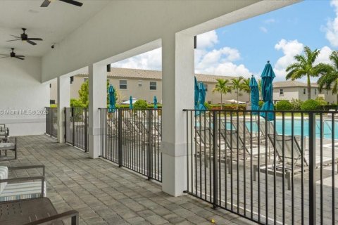 Снять в аренду таунхаус в Хомстед, Флорида 3 спальни, 129.41м2, № 1959446 - фото 26