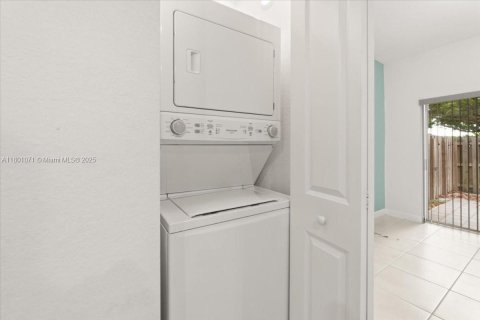 Снять в аренду таунхаус в Хомстед, Флорида 3 спальни, 129.41м2, № 1959446 - фото 11