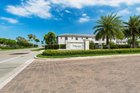 Снять в аренду таунхаус в Хомстед, Флорида 3 спальни, 129.41м2, № 1959446 - фото 20