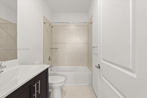 Снять в аренду таунхаус в Хомстед, Флорида 3 спальни, 129.41м2, № 1959446 - фото 14