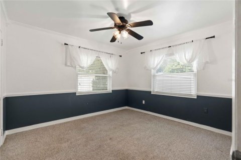 House in New Port Richey, Florida 3 bedrooms, 139.82 sq.m. № 2406369 - photo 13