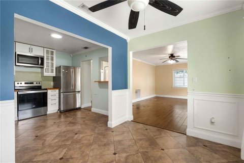 House in New Port Richey, Florida 3 bedrooms, 139.82 sq.m. № 2406369 - photo 11