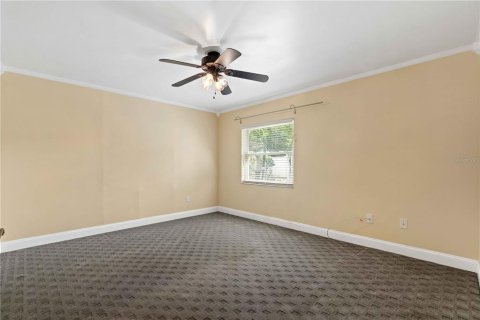 House in New Port Richey, Florida 3 bedrooms, 139.82 sq.m. № 2406369 - photo 12