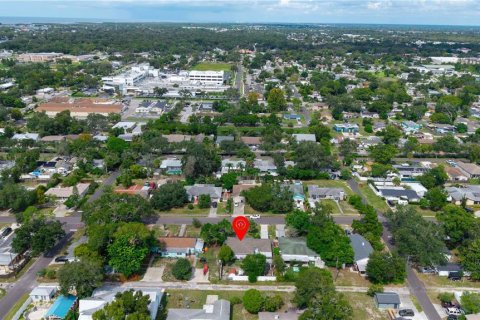 House in New Port Richey, Florida 3 bedrooms, 139.82 sq.m. № 2406369 - photo 6