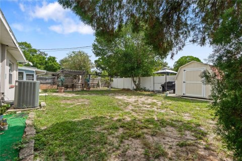 House in New Port Richey, Florida 3 bedrooms, 139.82 sq.m. № 2406369 - photo 21