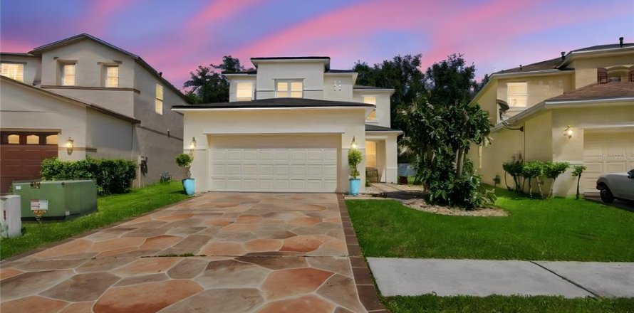 House in Wesley Chapel, Florida 4 bedrooms, 211.63 sq.m. № 2312428
