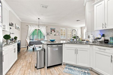 House in Wesley Chapel, Florida 4 bedrooms, 211.63 sq.m. № 2312428 - photo 15