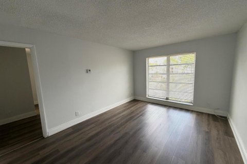 Copropriété à louer à Tamarac, Floride: 2 chambres, 100.43 m2 № 2247975 - photo 5