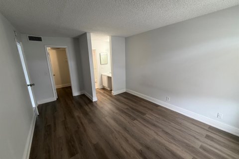 Copropriété à louer à Tamarac, Floride: 2 chambres, 100.43 m2 № 2247975 - photo 4