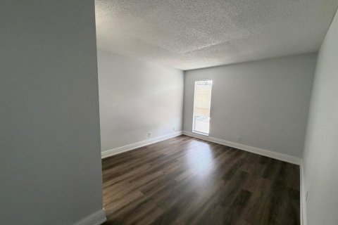 Copropriété à louer à Tamarac, Floride: 2 chambres, 100.43 m2 № 2247975 - photo 6