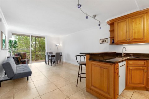 Condo in North Miami Beach, Florida, 1 bedroom  № 1955993 - photo 9