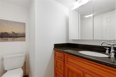 Condo in North Miami Beach, Florida, 1 bedroom  № 1955993 - photo 14
