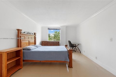 Condo in North Miami Beach, Florida, 1 bedroom  № 1955993 - photo 10