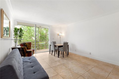 Condo in North Miami Beach, Florida, 1 bedroom  № 1955993 - photo 17