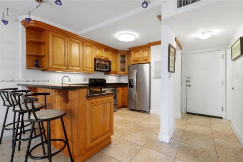 Condo in North Miami Beach, Florida, 1 bedroom  № 1955993 - photo 5