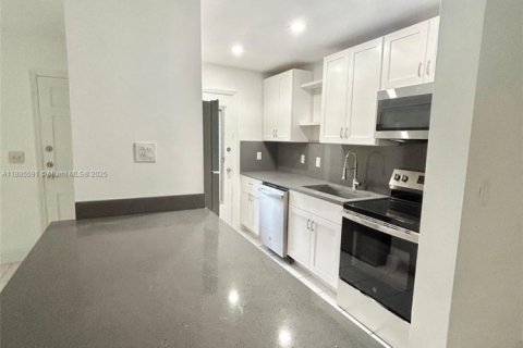 Condo in Hollywood, Florida, 2 bedrooms  № 1931747 - photo 3
