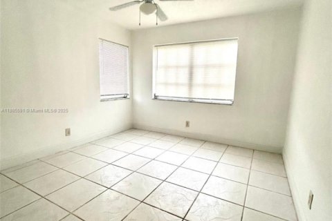 Condo in Hollywood, Florida, 2 bedrooms  № 1931747 - photo 4