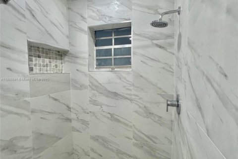 Condo in Hollywood, Florida, 2 bedrooms  № 1931747 - photo 7