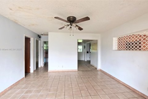Casa en venta en Oakland Park, Florida, 2 dormitorios, 101.82 m2 № 2039198 - foto 4