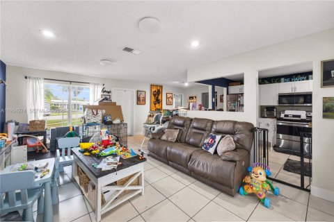 Villa ou maison à vendre à Sunrise, Floride: 2 chambres, 97.27 m2 № 1992488 - photo 12