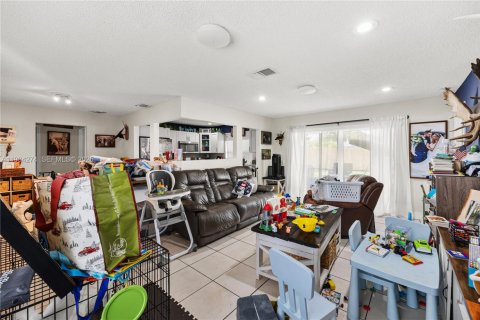 Villa ou maison à vendre à Sunrise, Floride: 2 chambres, 97.27 m2 № 1992488 - photo 9