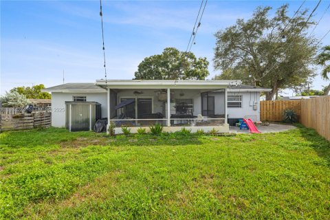 Villa ou maison à vendre à Sunrise, Floride: 2 chambres, 97.27 m2 № 1992488 - photo 4