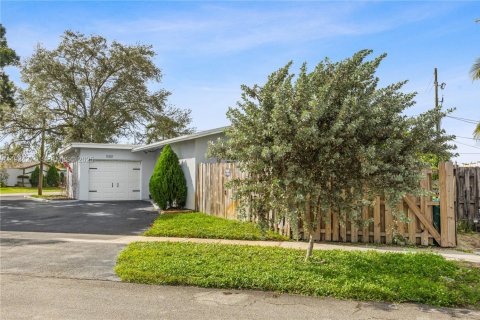 Villa ou maison à vendre à Sunrise, Floride: 2 chambres, 97.27 m2 № 1992488 - photo 2