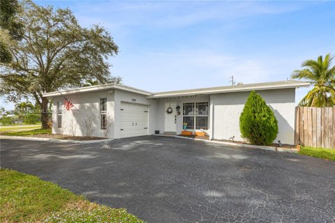 Villa ou maison à vendre à Sunrise, Floride: 2 chambres, 97.27 m2 № 1992488 - photo 1
