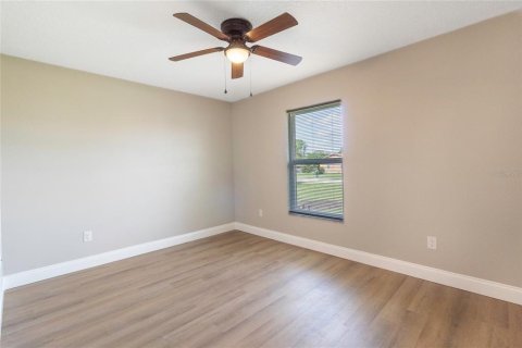 Villa ou maison à vendre à Deltona, Floride: 3 chambres, 112.13 m2 № 2410553 - photo 12