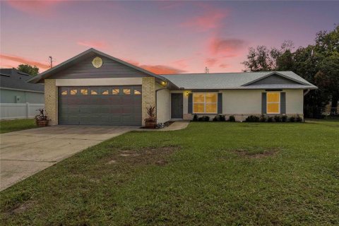 Villa ou maison à Deltona, Floride 3 chambres, 112.13 m2 № 2410553