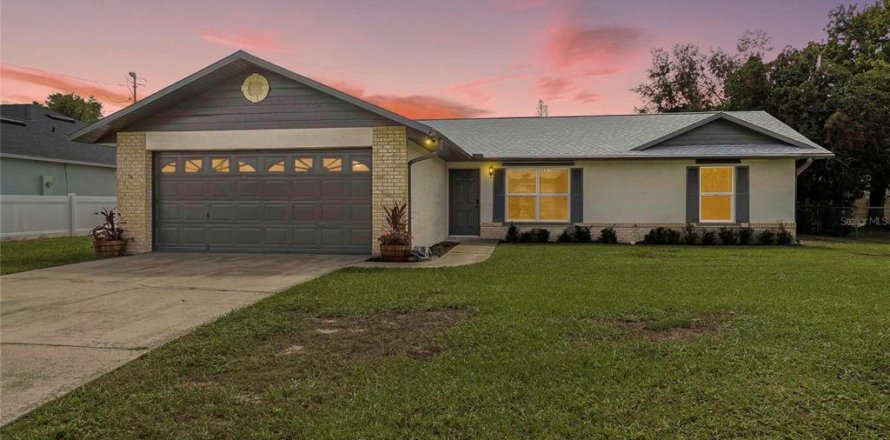 Villa ou maison à Deltona, Floride 3 chambres, 112.13 m2 № 2410553