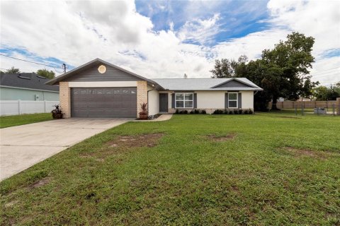 Villa ou maison à vendre à Deltona, Floride: 3 chambres, 112.13 m2 № 2410553 - photo 23