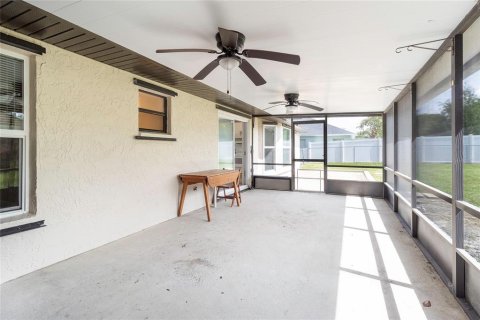 Villa ou maison à vendre à Deltona, Floride: 3 chambres, 112.13 m2 № 2410553 - photo 19