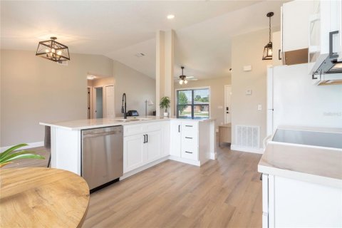 Villa ou maison à vendre à Deltona, Floride: 3 chambres, 112.13 m2 № 2410553 - photo 30