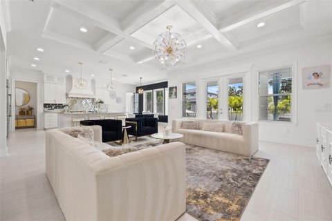 House in Saint Petersburg, Florida 7 bedrooms, 408.86 sq.m. № 1832623 - photo 7