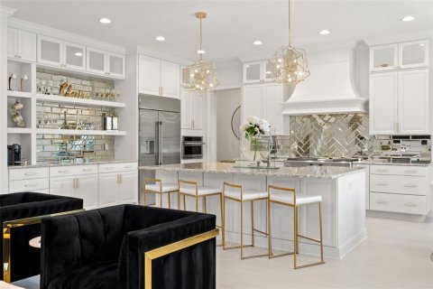 House in Saint Petersburg, Florida 7 bedrooms, 408.86 sq.m. № 1832623 - photo 11
